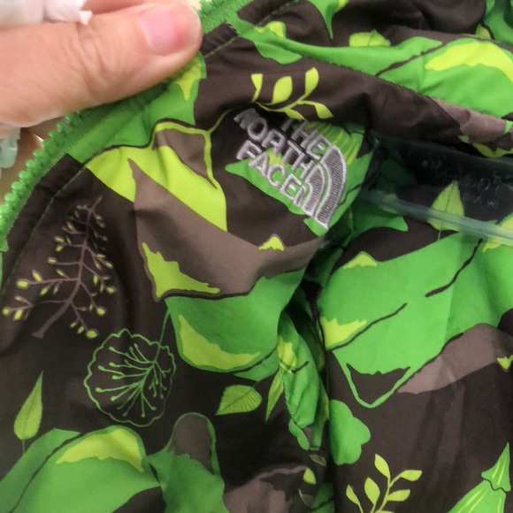 North Face Green Reversible Jacket 0-3 Month - Picture 3 of 5